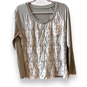 Chic Lace Overlay Long Sleeve Top in Gray